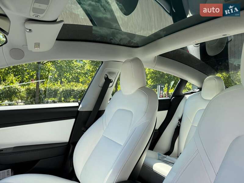 Седан Tesla Model 3 2020 в Виннице