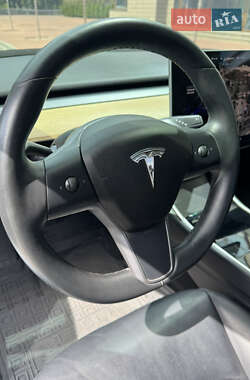 Седан Tesla Model 3 2019 в 