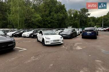 Седан Tesla Model 3 2022 в Киеве