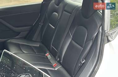Седан Tesla Model 3 2022 в 