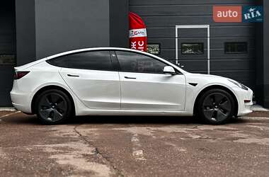 Седан Tesla Model 3 2022 в 