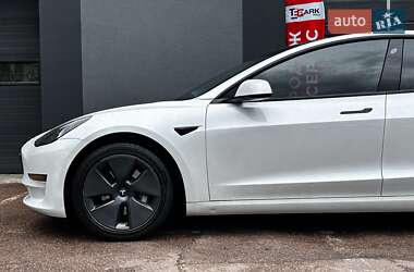 Седан Tesla Model 3 2022 в 
