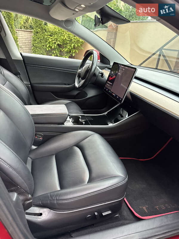 Седан Tesla Model 3 2019 в Черновцах