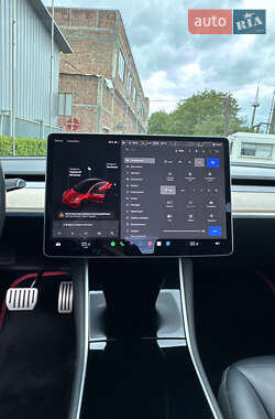 Седан Tesla Model 3 2019 в 