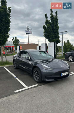 Седан Tesla Model 3 2022 в 