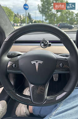 Седан Tesla Model 3 2022 в 