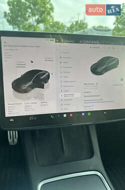 Седан Tesla Model 3 2022 в 