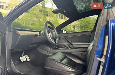 Седан Tesla Model 3 2020 в 