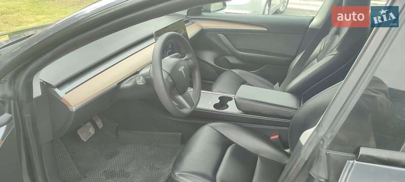 Седан Tesla Model 3 2021 в Надворной
