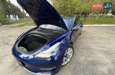 Седан Tesla Model 3 2018 в 