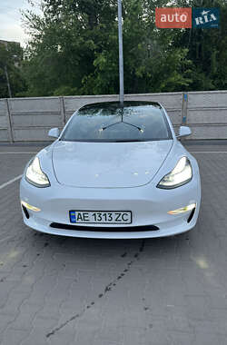 Седан Tesla Model 3 2020 в 
