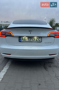 Седан Tesla Model 3 2020 в 