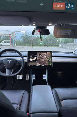 Седан Tesla Model 3 2020 в 