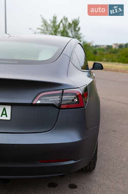 Седан Tesla Model 3 2021 в 