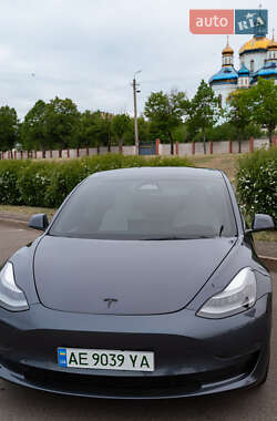 Седан Tesla Model 3 2021 в 