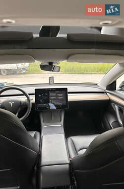 Седан Tesla Model 3 2021 в 