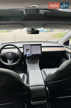 Седан Tesla Model 3 2021 в 