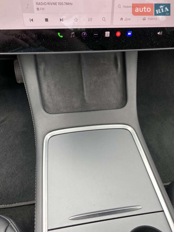 Седан Tesla Model 3 2022 в Ровно