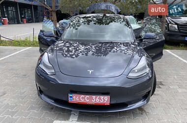 Седан Tesla Model 3 2022 в 