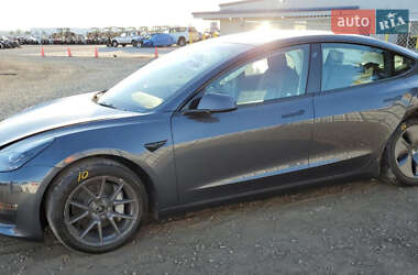 Седан Tesla Model 3 2022 в 