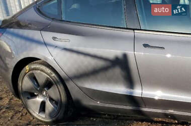 Седан Tesla Model 3 2022 в 