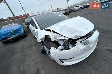 Седан Tesla Model 3 2020 в 