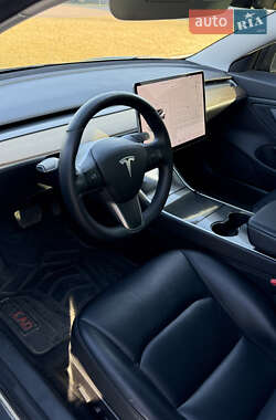 Седан Tesla Model 3 2019 в 