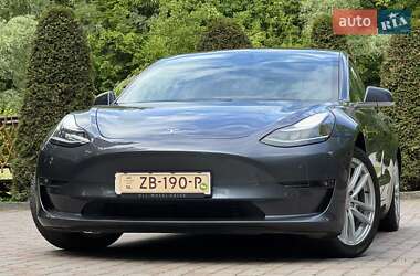 Седан Tesla Model 3 2019 в 