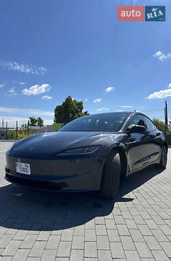Седан Tesla Model 3 2024 в 