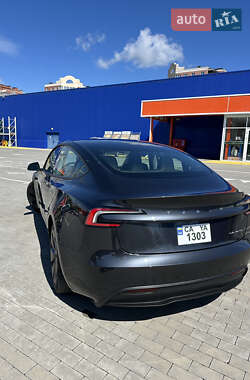 Седан Tesla Model 3 2024 в 