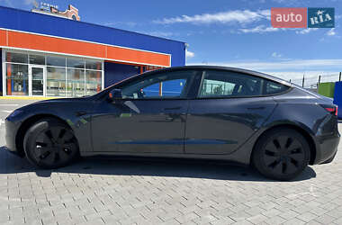 Седан Tesla Model 3 2024 в 