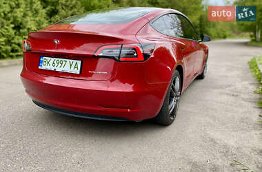 Седан Tesla Model 3 2021 в 