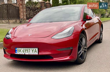 Седан Tesla Model 3 2021 в 