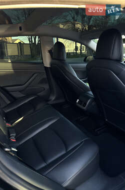 Седан Tesla Model 3 2021 в 