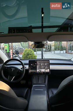 Седан Tesla Model 3 2021 в 