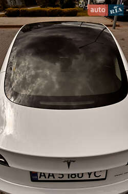Седан Tesla Model 3 2022 в 