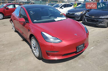 Седан Tesla Model 3 2022 в 