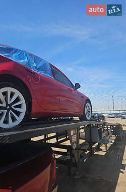 Седан Tesla Model 3 2022 в 