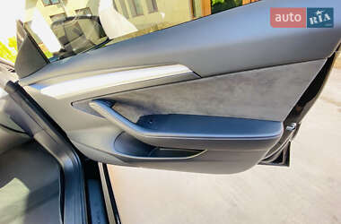 Седан Tesla Model 3 2021 в 