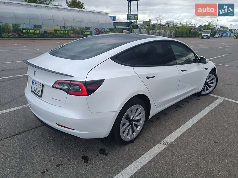 Седан Tesla Model 3 2020 в Києві