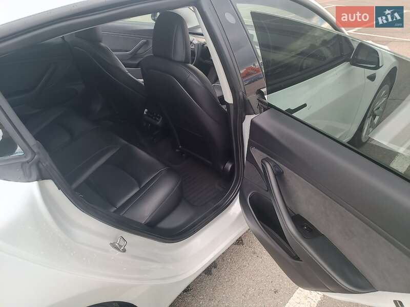 Седан Tesla Model 3 2020 в Киеве