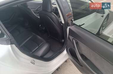 Седан Tesla Model 3 2020 в 