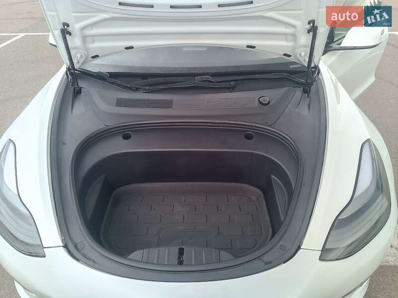 Седан Tesla Model 3 2020 в Киеве