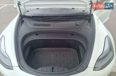 Седан Tesla Model 3 2020 в 
