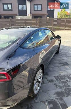 Седан Tesla Model 3 2022 в 
