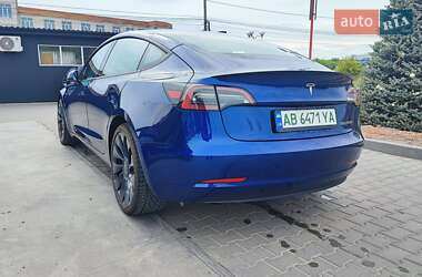 Седан Tesla Model 3 2023 в 