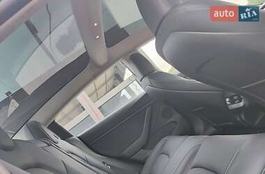 Седан Tesla Model 3 2023 в 