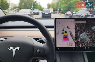 Седан Tesla Model 3 2023 в 