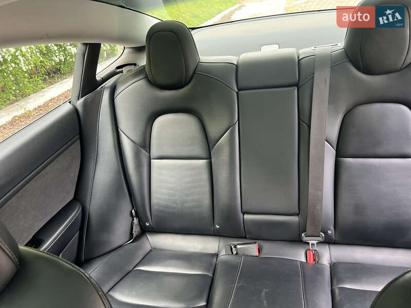 Седан Tesla Model 3 2018 в Броварах