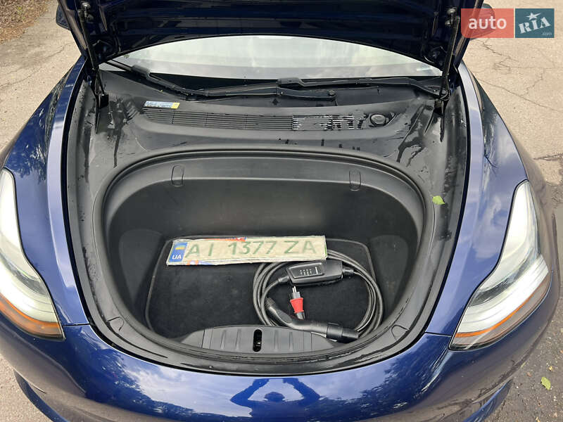 Седан Tesla Model 3 2018 в Броварах